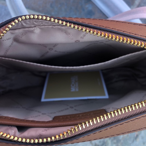 MICHAEL KORS Jet Set Item MK Signature Logo Large Crossbody in Brown and Gold - Picture 6 of 10